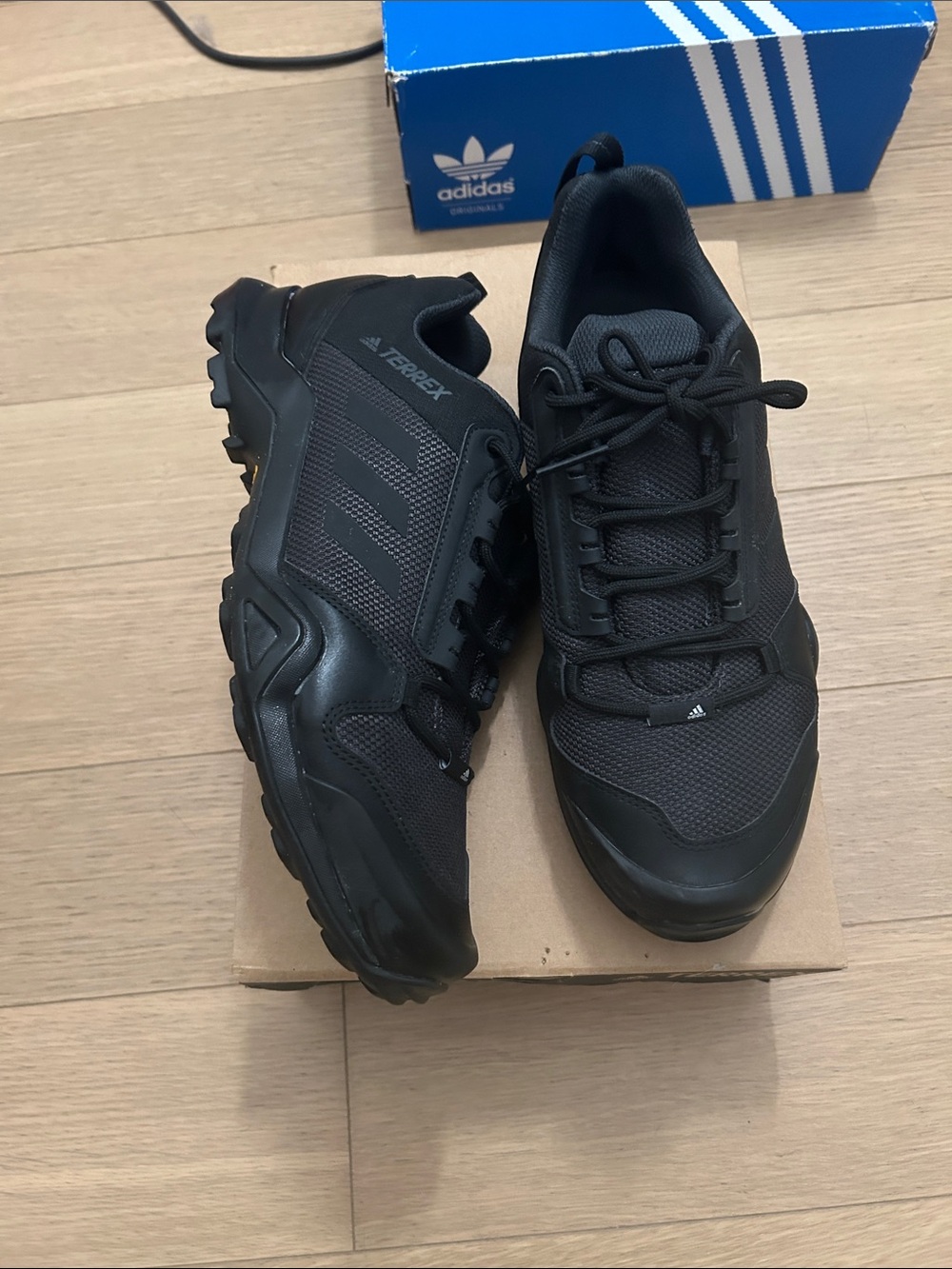adidas Terrex - Picture 2 of 4